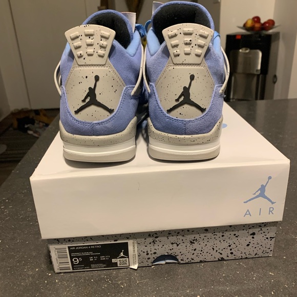 Air Jordan 4 UNC - Picture 3 of 7